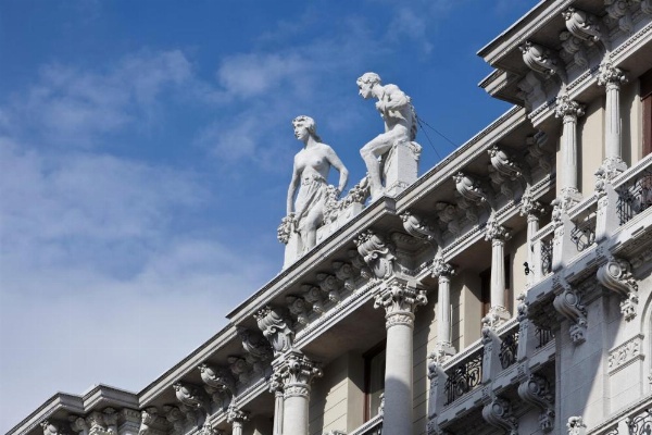 Palace Suite image 18