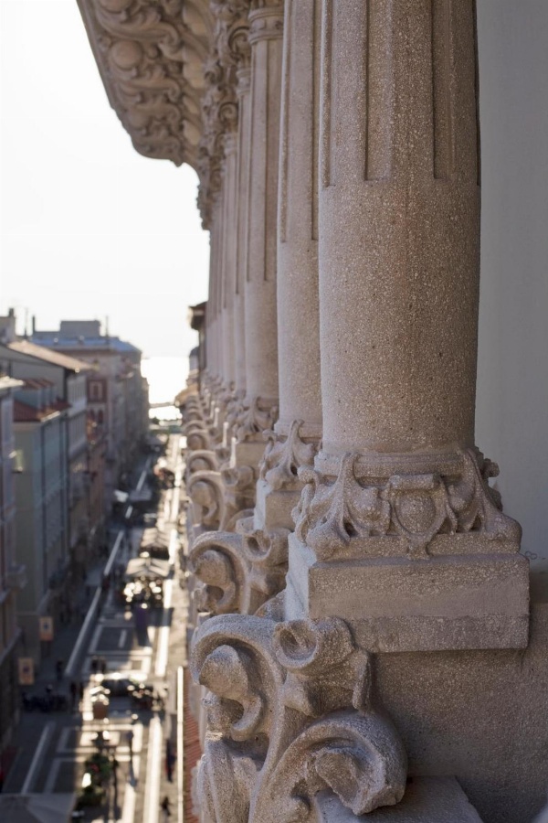 Palace Suite image 3
