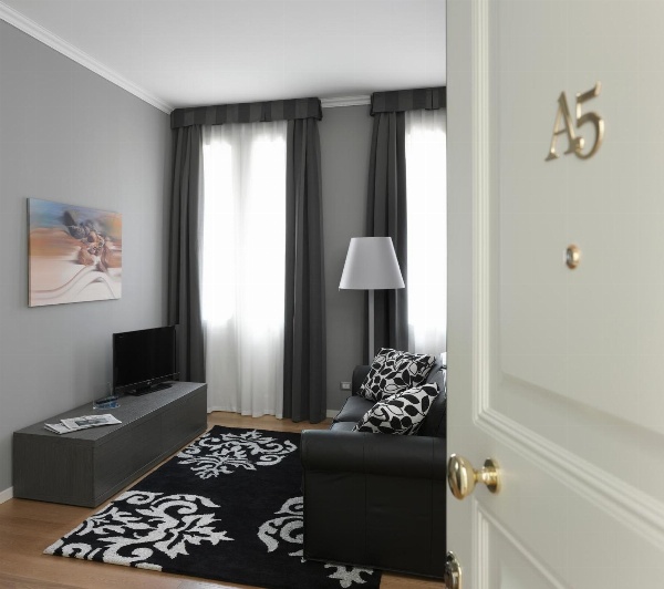 Palace Suite image 5
